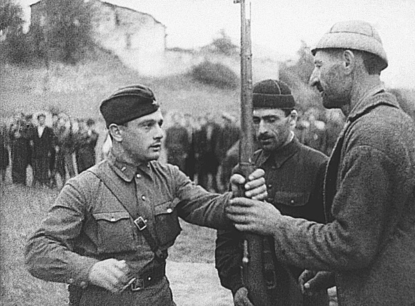 Иллюстрация к книге — Советская нация и война. Национальный вопрос в СССР, 1933–1945 [i_001.jpg]