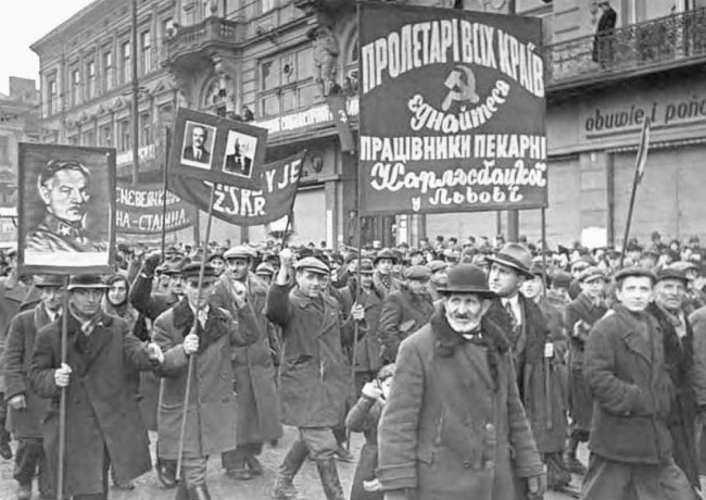 Иллюстрация к книге — Советская нация и война. Национальный вопрос в СССР, 1933–1945 [i_021.jpg]