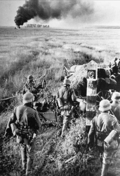 Иллюстрация к книге — Советская нация и война. Национальный вопрос в СССР, 1933–1945 [i_022.jpg]