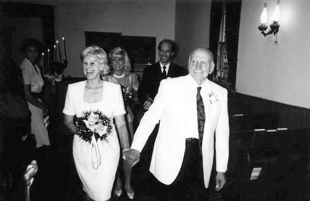 Иллюстрация к книге — Мастера секса. Жизнь и эпоха Уильяма Мастерса и Вирджинии Джонсон – пары, которая учила Америку любить [i_020.jpg]