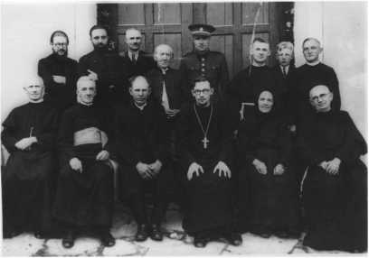 Иллюстрация к книге — "Шпионы Ватикана..." О трагическом пути священников-миссионеров. Воспоминания Пьетро Леони, обзор материалов следственных дел [i_006.jpg]