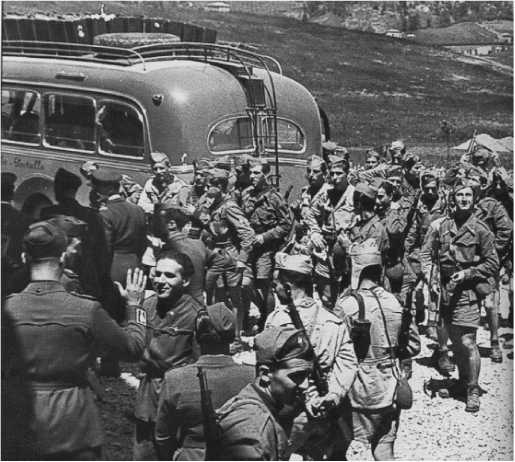 Иллюстрация к книге — "Шпионы Ватикана..." О трагическом пути священников-миссионеров. Воспоминания Пьетро Леони, обзор материалов следственных дел [i_022.jpg]