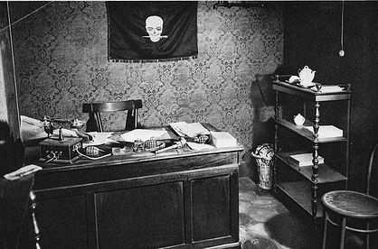 Иллюстрация к книге — Самая таинственная тайна и другие сюжеты [i_220.jpg]