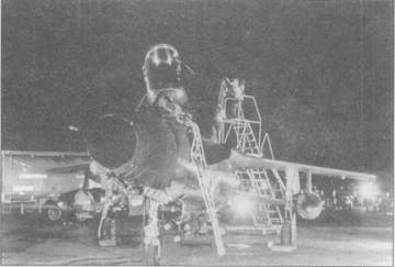 Иллюстрация к книге — F-105 Thunderchie [pic_133.jpg]