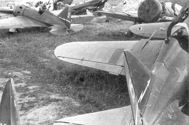 Иллюстрация к книге — И-16 Боевой «ишак» сталинских соколов. Часть 3 [pic_17.jpg]