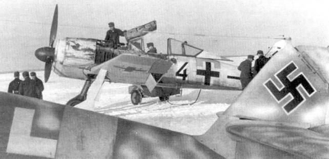 Иллюстрация к книге — Асы люфтваффе. Пилоты Fw 190 на Восточном фронте [pic_3.jpg]