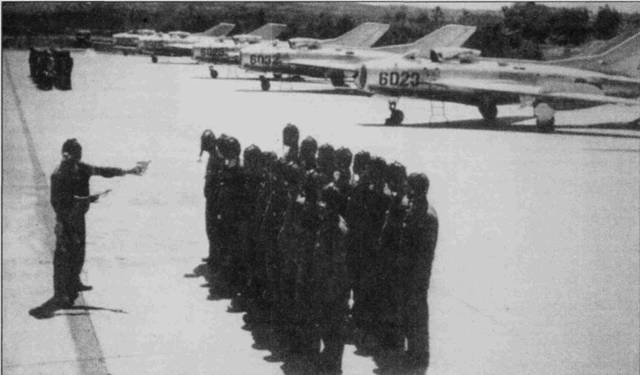 Иллюстрация к книге — Боевое применение МиГ-17 и МиГ-19 во Вьетнаме [pic_93.jpg]