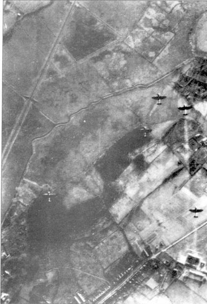 Иллюстрация к книге — Британские асы пилоты «Спитфайров» Часть 1 [pic_88.jpg]