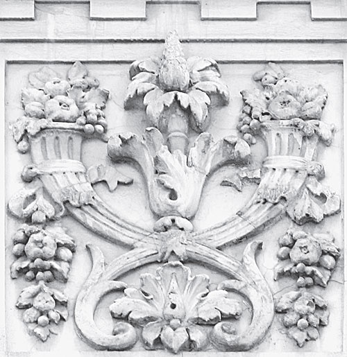 Иллюстрация к книге — Повести каменных горожан. Очерки о декоративной скульптуре Санкт-Петербурга [i_045.jpg]