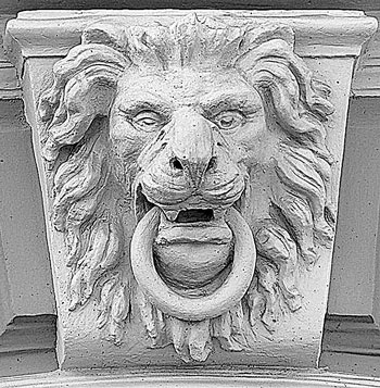 Иллюстрация к книге — Повести каменных горожан. Очерки о декоративной скульптуре Санкт-Петербурга [i_192.jpg]