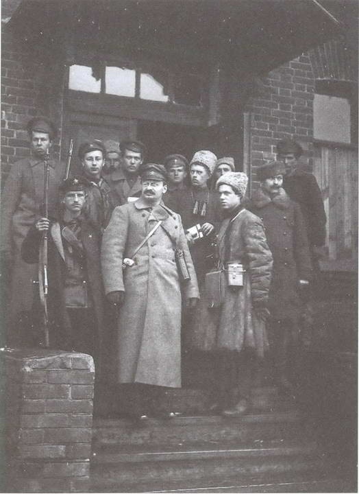 Иллюстрация к книге — Крестьянские восстания в России в 1918-1922 гг. От махновщины до антоновщины [i_026.jpg]