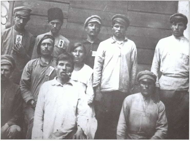 Иллюстрация к книге — Крестьянские восстания в России в 1918-1922 гг. От махновщины до антоновщины [i_045.jpg]