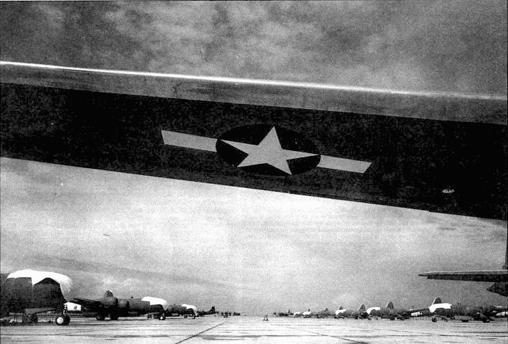 Иллюстрация к книге — B-29 Superfortress [pic_34.jpg]