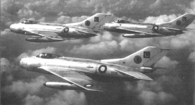 Иллюстрация к книге — МиГ-19 [pic_122.jpg]