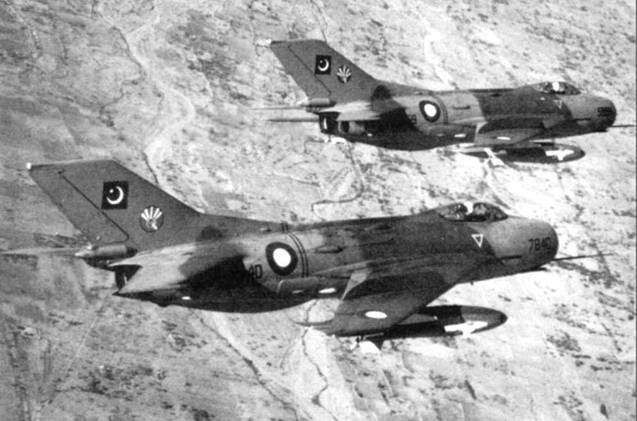 Иллюстрация к книге — МиГ-19 [pic_125.jpg]