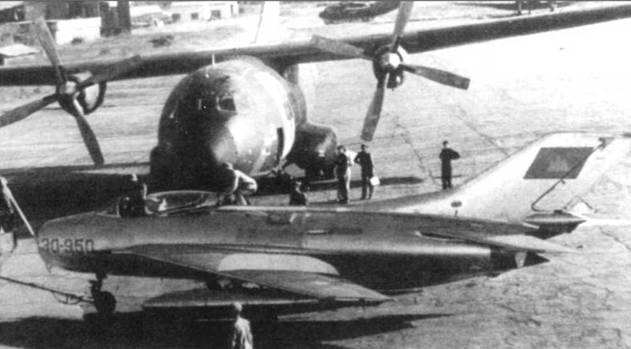 Иллюстрация к книге — МиГ-19 [pic_136.jpg]