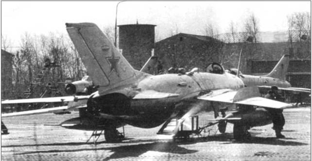 Иллюстрация к книге — МиГ-19 [pic_21.jpg]