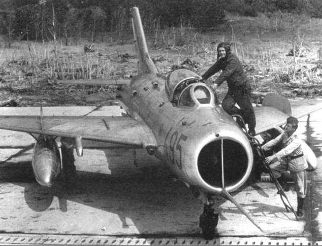 Иллюстрация к книге — МиГ-19 [pic_39.jpg]