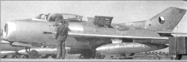 Иллюстрация к книге — МиГ-19 [pic_55.jpg]