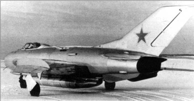 Иллюстрация к книге — МиГ-19 [pic_65.jpg]