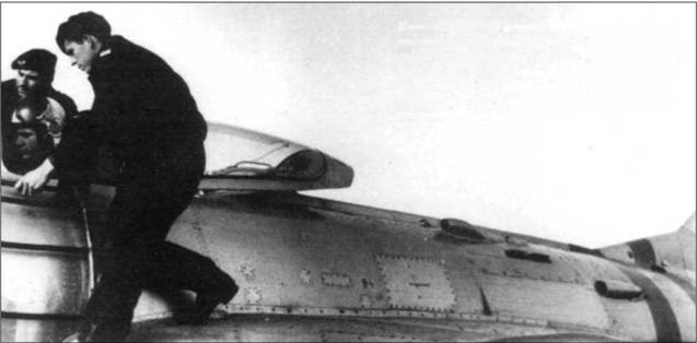 Иллюстрация к книге — МиГ-19 [pic_84.jpg]