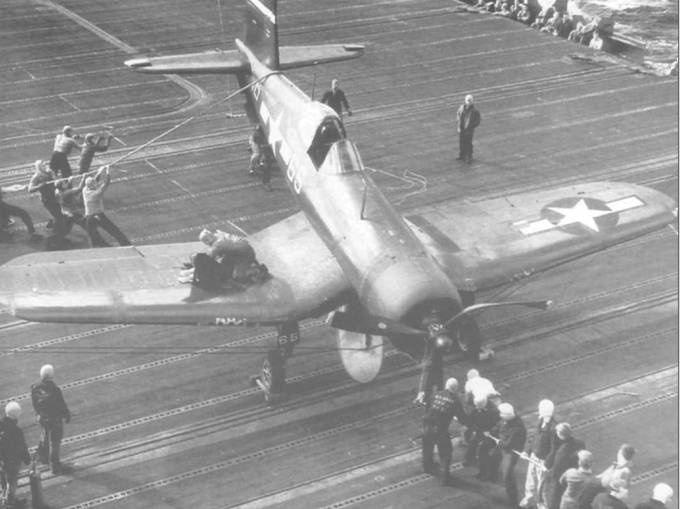 Иллюстрация к книге — F4U Corsair [pic_78.jpg]