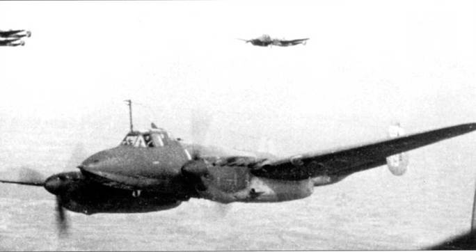 Иллюстрация к книге — Пе-2 [pic_265.jpg]