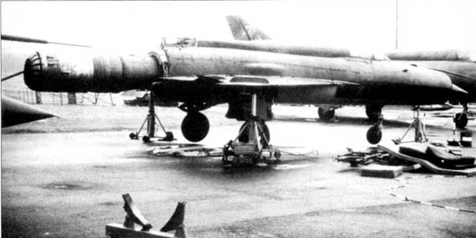 Иллюстрация к книге — МиГ-21 [pic_147.jpg]