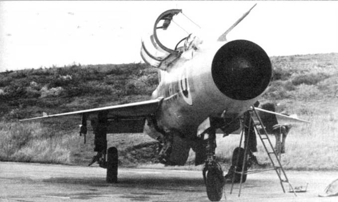 Иллюстрация к книге — МиГ-21 [pic_218.jpg]