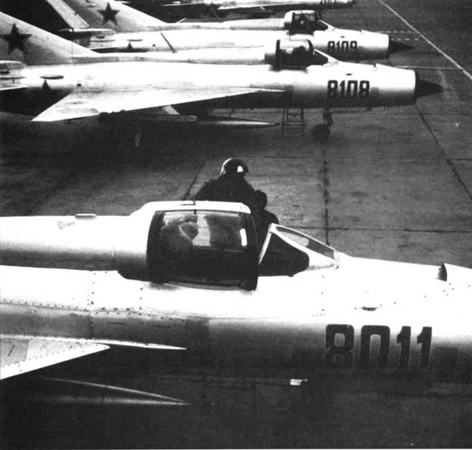 Иллюстрация к книге — МиГ-21 [pic_75.jpg]