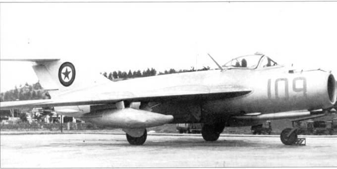 Иллюстрация к книге — МиГ-17 [pic_122.jpg]