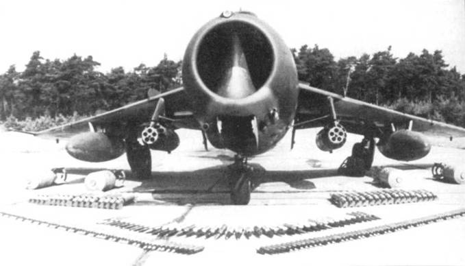 Иллюстрация к книге — МиГ-17 [pic_128.jpg]