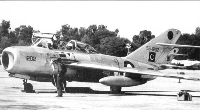 Иллюстрация к книге — МиГ-17 [pic_144.jpg]