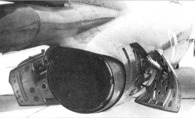 Иллюстрация к книге — МиГ-17 [pic_165.jpg]