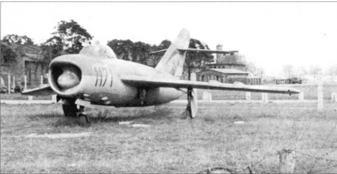 Иллюстрация к книге — МиГ-17 [pic_184.jpg]