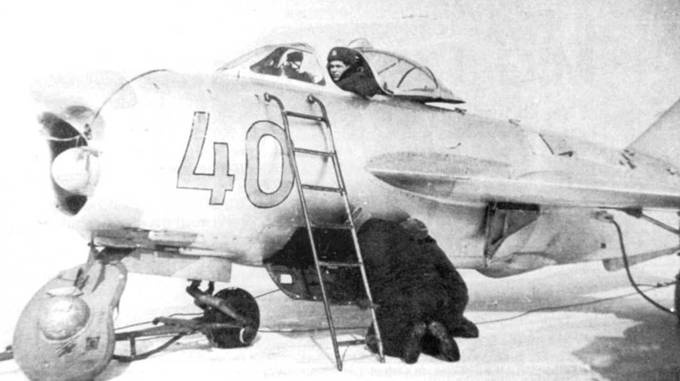 Иллюстрация к книге — МиГ-17 [pic_185.jpg]