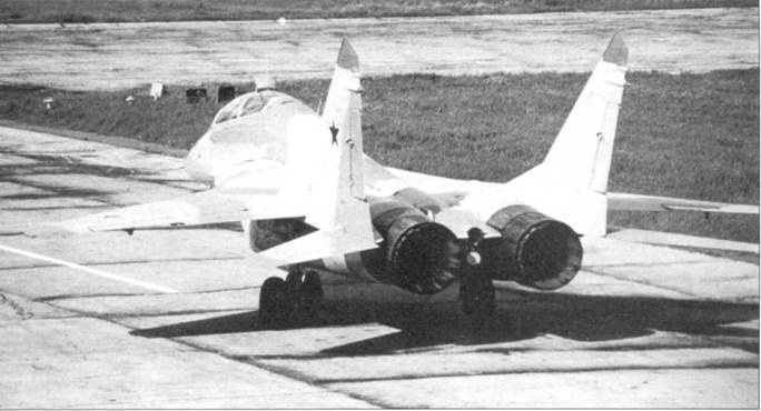 Иллюстрация к книге — МиГ-29 [pic_182.jpg]