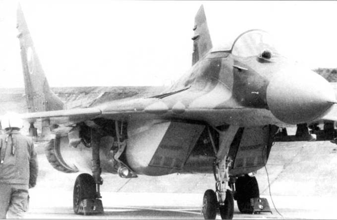 Иллюстрация к книге — МиГ-29 [pic_192.jpg]