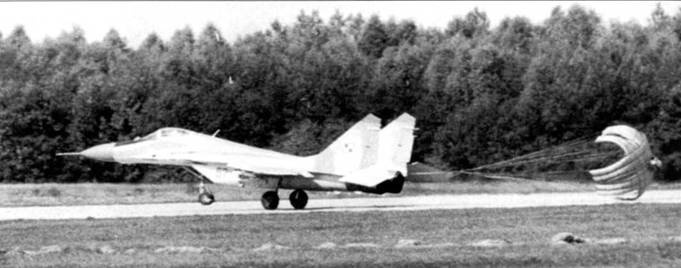 Иллюстрация к книге — МиГ-29 [pic_197.jpg]