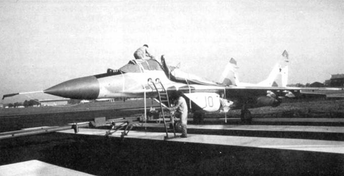 Иллюстрация к книге — МиГ-29 [pic_48.jpg]