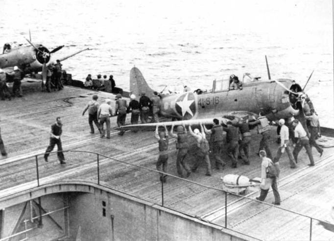 Иллюстрация к книге — SBD «Dauntless» [pic_118.jpg]