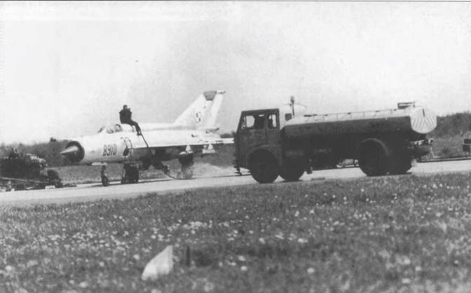 Иллюстрация к книге — МиГ-21. Особенности модификаций и детали конструкции. Часть 2 [pic_158.jpg]