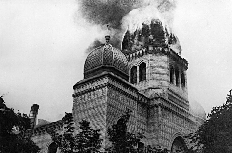 Иллюстрация к книге — Холокост. Новая история [i_019.jpg]