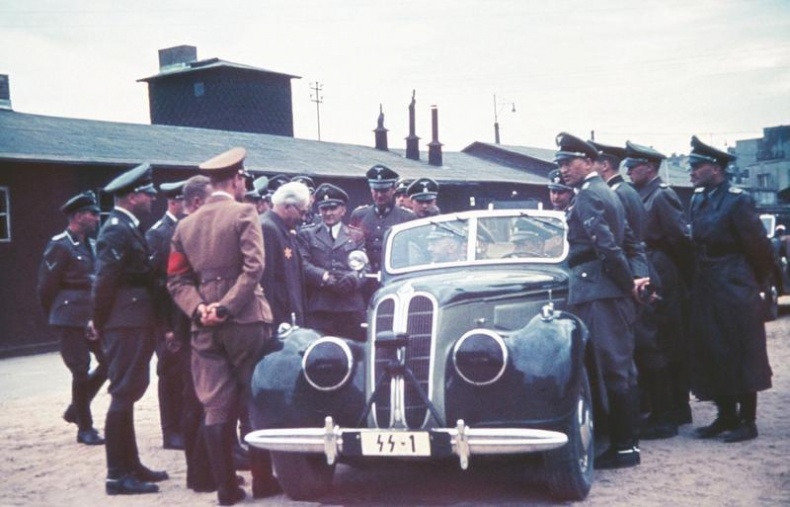 Иллюстрация к книге — Холокост. Новая история [i_029.jpg]