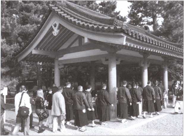 Иллюстрация к книге — "Черный пояс" без грифа секретности [i_020.jpg]