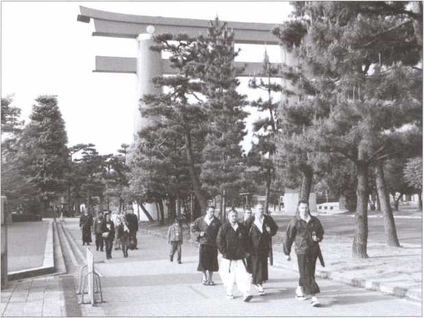 Иллюстрация к книге — "Черный пояс" без грифа секретности [i_026.jpg]