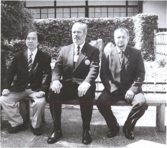 Иллюстрация к книге — "Черный пояс" без грифа секретности [i_033.jpg]