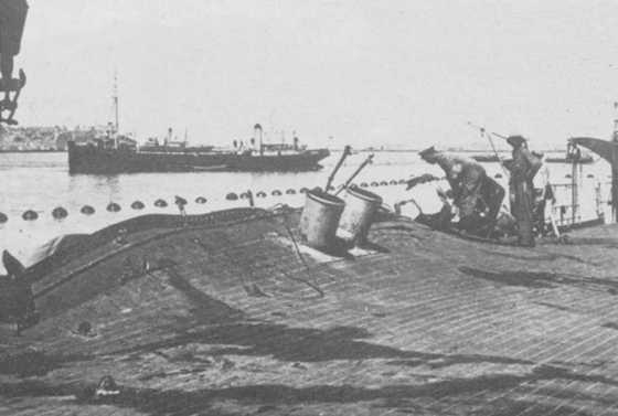 Иллюстрация к книге — Плавучие крепости [w0058_4.jpg]