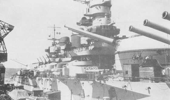 Иллюстрация к книге — Плавучие крепости [w0078_1.jpg]