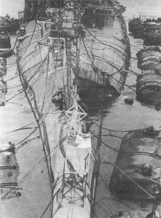 Иллюстрация к книге — Плавучие крепости [w0092_2.jpg]